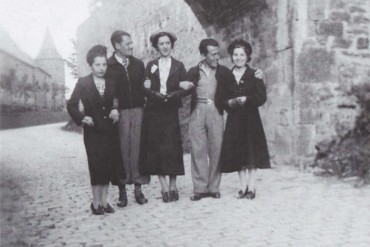 Andreu Colomer i Munmany amb uns amics durant el seu exili a Bèlgica (Fons de la família Andreu Colomer i Munmany)