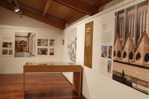 Pla general de l'exposició sobre l'arquitecte Josep Maria Pericas que avui s'inaugura al Museu de la Pell de Vic on es pot veure algunes de les obres més destacades. Imatge del 24 de gener del 2019 (Horitzontal).